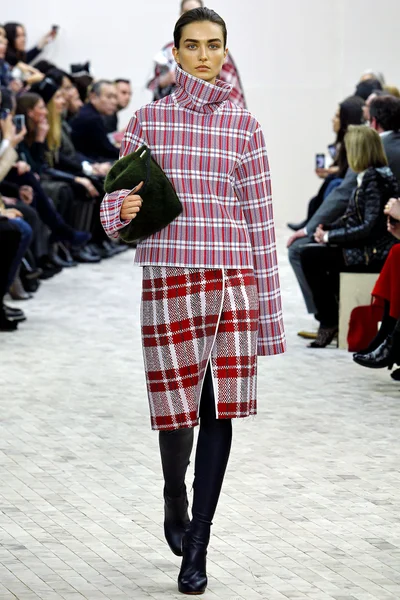Look 24